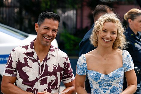 Jay Hernandez, Perdita Weeks - Magnum P.I. - The Long Sleep - Film