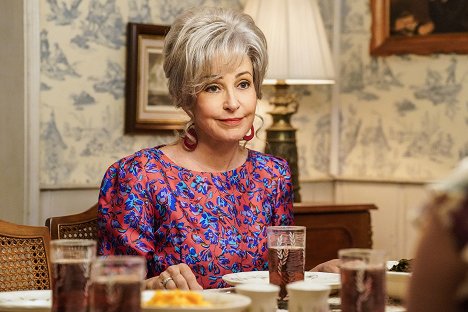 Annie Potts - Young Sheldon - Ein treuer Baptist und ein sexy Ehemann - Filmfotos