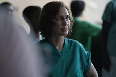 Vera Farmiga - Five Days at Memorial - Day Three - Van film