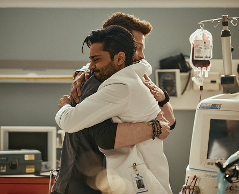 Manish Dayal, Matt Czuchry - Doktoři - Za halíř - Z filmu