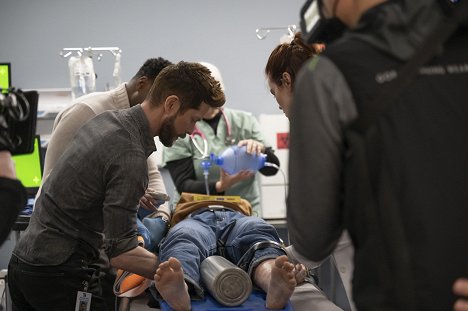 Matt Czuchry, Kaley Ronayne - Atlanta Medical - Hell in a Handbasket - Dreharbeiten