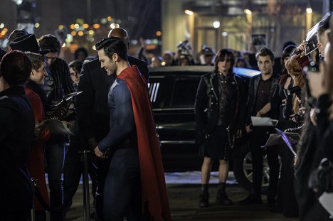 Tyler Hoechlin, Alex Garfin, Jordan Elsass - Superman a Lois - Bizarros in a Bizarro World - Z filmu