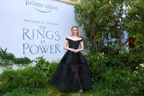 "The Lord Of The Rings: The Rings Of Power" Los Angeles Red Carpet Premiere & Screening on August 15, 2022 in Los Angeles, California - Morfydd Clark - The Lord of the Rings: The Rings of Power - Season 1 - Eventos