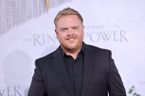"The Lord Of The Rings: The Rings Of Power" Los Angeles Red Carpet Premiere & Screening on August 15, 2022 in Los Angeles, California - Owain Arthur - Pán prstenů: Prsteny moci - Série 1 - Z akcií
