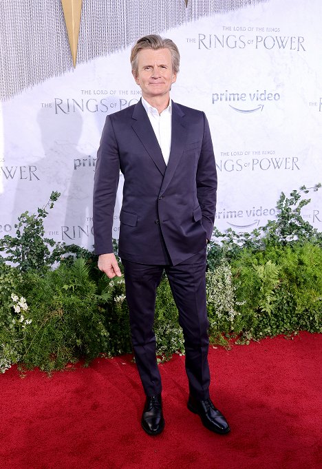 "The Lord Of The Rings: The Rings Of Power" Los Angeles Red Carpet Premiere & Screening on August 15, 2022 in Los Angeles, California - Charles Edwards - Pán prstenů: Prsteny moci - Série 1 - Z akcí