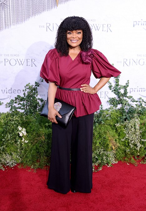 "The Lord Of The Rings: The Rings Of Power" Los Angeles Red Carpet Premiere & Screening on August 15, 2022 in Los Angeles, California - Yvette Nicole Brown - Pán prstenů: Prsteny moci - Série 1 - Z akcí