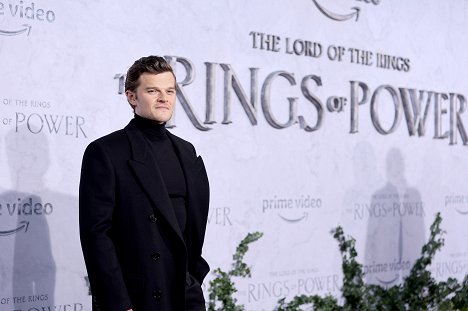 "The Lord Of The Rings: The Rings Of Power" Los Angeles Red Carpet Premiere & Screening on August 15, 2022 in Los Angeles, California - Robert Aramayo - Pán prstenů: Prsteny moci - Série 1 - Z akcí