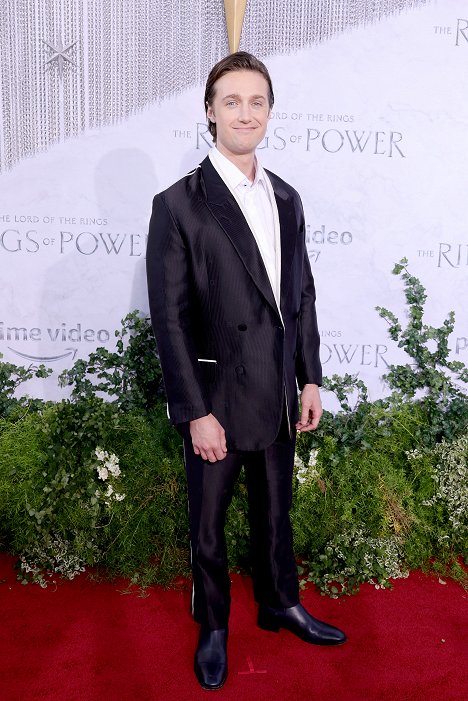 "The Lord Of The Rings: The Rings Of Power" Los Angeles Red Carpet Premiere & Screening on August 15, 2022 in Los Angeles, California - Leon Wadham - Pán prstenů: Prsteny moci - Série 1 - Z akcií