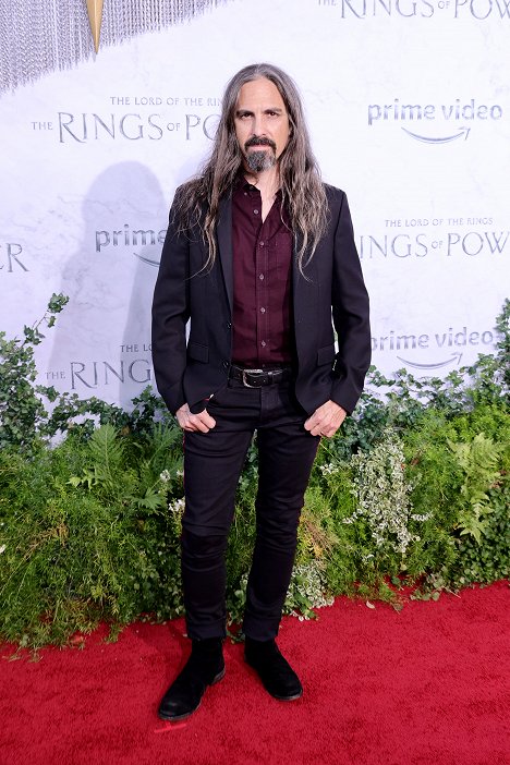 "The Lord Of The Rings: The Rings Of Power" Los Angeles Red Carpet Premiere & Screening on August 15, 2022 in Los Angeles, California - Bear McCreary - Pán prstenů: Prsteny moci - Série 1 - Z akcí