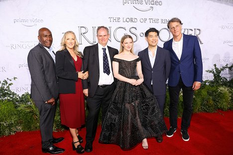 "The Lord Of The Rings: The Rings Of Power" Los Angeles Red Carpet Premiere & Screening on August 15, 2022 in Los Angeles, California - Morfydd Clark - A Gyűrűk Ura: A Hatalom Gyűrűi - Season 1 - Rendezvények