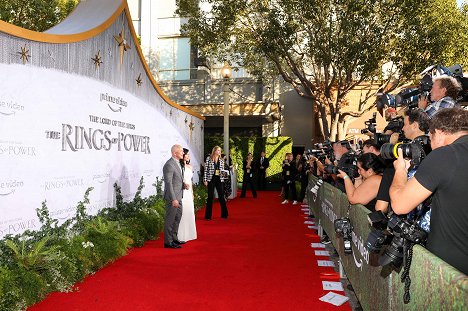 "The Lord Of The Rings: The Rings Of Power" Los Angeles Red Carpet Premiere & Screening on August 15, 2022 in Los Angeles, California - Jeff Bezos - The Lord of the Rings: The Rings of Power - Season 1 - Evenementen