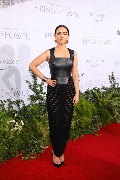 "The Lord Of The Rings: The Rings Of Power" Los Angeles Red Carpet Premiere & Screening on August 15, 2022 in Los Angeles, California - Nazanin Boniadi - Pán prstenů: Prsteny moci - Série 1 - Z akcií