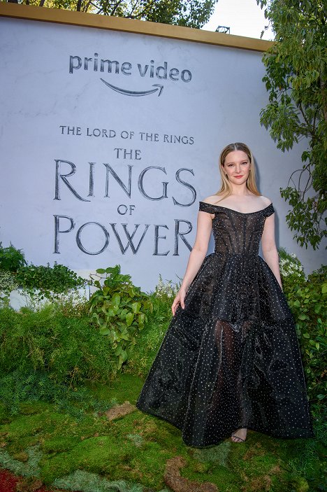 "The Lord Of The Rings: The Rings Of Power" Los Angeles Red Carpet Premiere & Screening on August 15, 2022 in Los Angeles, California - Morfydd Clark - Pán prstenů: Prsteny moci - Série 1 - Z akcí
