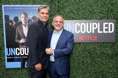 Premiere of Uncoupled S1 presented by Netflix at The Paris Theater on July 26, 2022 in New York City - Marc Shaiman - Opuštěný - Série 1 - Z akcí