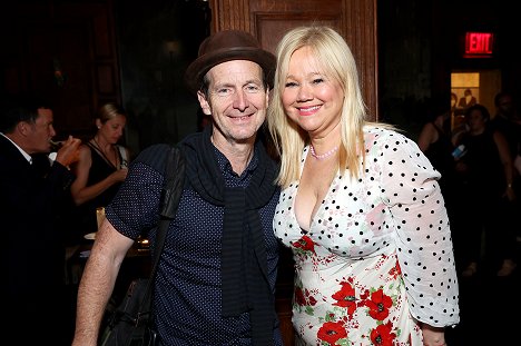 Premiere of Uncoupled S1 presented by Netflix at The Paris Theater on July 26, 2022 in New York City - Denis O'Hare, Caroline Rhea - Desparejado - Season 1 - Eventos
