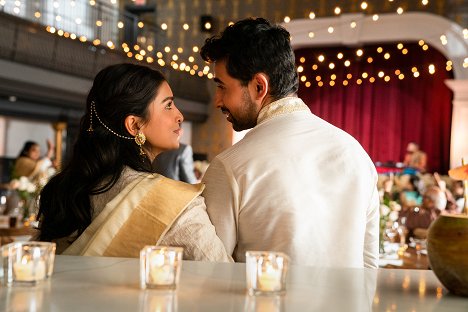 Pallavi Sharda, Suraj Sharma - Wedding Season - Van film