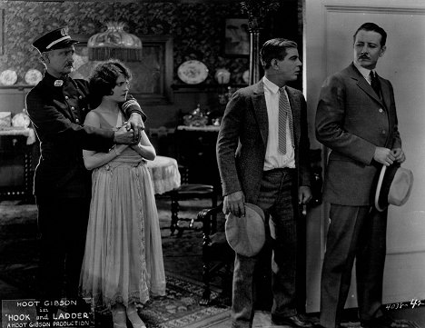 Mildred June, Hoot Gibson, Philo McCullough - Hook and Ladder - Filmfotók