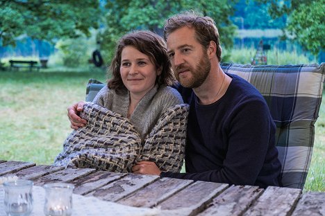 Nina Diedrich, Tom Radisch - Malibu - Camping für Anfänger - De la película