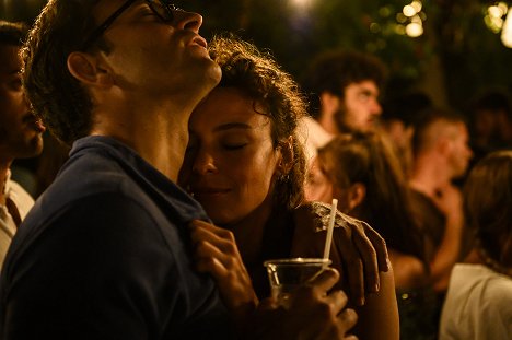 Alessandro Borghi, Jasmine Trinca - Szuperhősök - Filmfotók