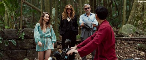 Kaitlyn Dever, Julia Roberts, George Clooney - Ticket to Paradise - Photos