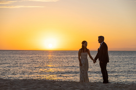 Kaitlyn Dever, George Clooney - Ticket to Paradise - Film