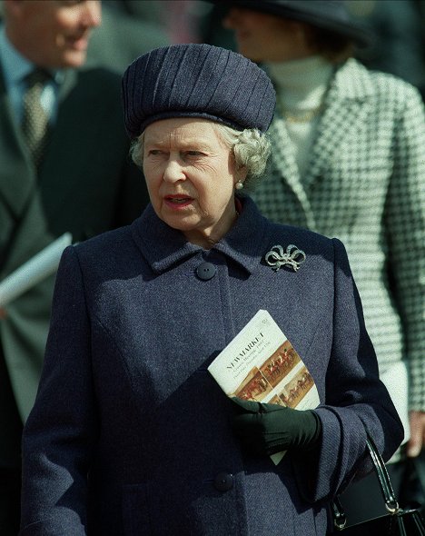 królowa Elżbieta II - Elizabeth I and II: The Golden Queens - Z filmu
