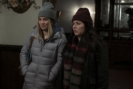 Annie Murphy, Mary Hollis Inboden - Kevin Can F**k Himself - Ghost - Photos