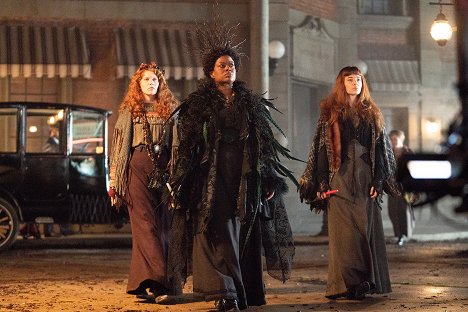Lisa Michelle Cornelius - Murdochin murhamysteerit - The Witches of East York - Kuvat elokuvasta