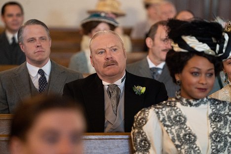 Thomas Craig, Shanice Banton - Murdoch Mysteries - Close Encounters - Photos