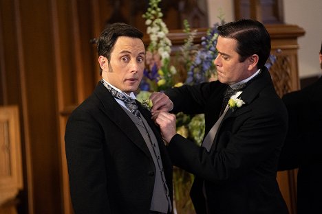 Jonny Harris, Yannick Bisson - Murdoch Mysteries - Close Encounters - Photos