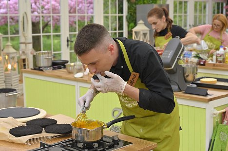 Marek Kováčik, Anna Borošová, Lucia Gyenesová - Pečie celé Slovensko - Filmfotos