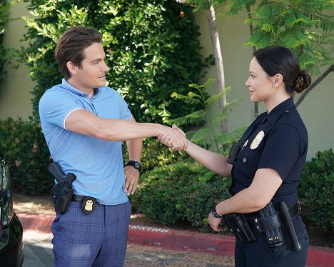 Kevin Zegers, Melissa O'Neil - The Rookie: Feds - Face Off - Van film