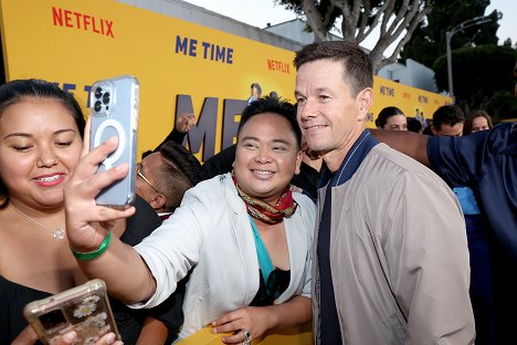 Netflix 'ME TIME' Premiere at Regency Village Theatre on August 23, 2022 in Los Angeles, California - Mark Wahlberg - Czas dla siebie - Z imprez