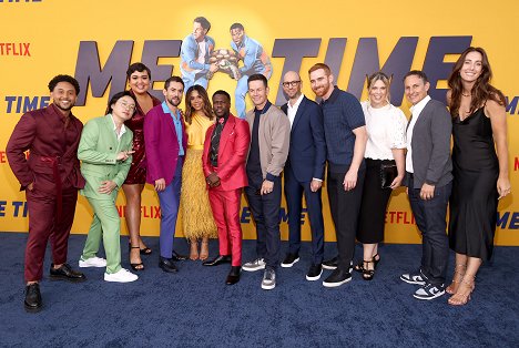 Netflix 'ME TIME' Premiere at Regency Village Theatre on August 23, 2022 in Los Angeles, California - Jimmy O. Yang, Luis Gerardo Méndez, Regina Hall, Kevin Hart, Mark Wahlberg, Andrew Santino - Me Time - Eventos