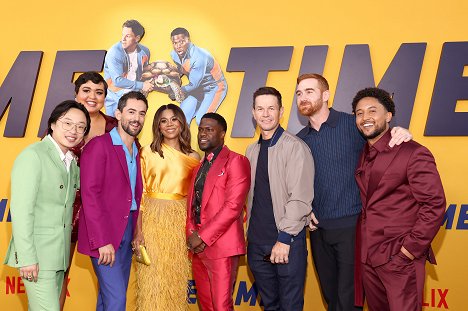 Netflix 'ME TIME' Premiere at Regency Village Theatre on August 23, 2022 in Los Angeles, California - Jimmy O. Yang, Luis Gerardo Méndez, Regina Hall, Kevin Hart, Mark Wahlberg, Andrew Santino - Me Time - Events