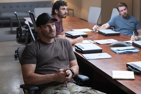 David Boreanaz, Justin Melnick, Tyler Grey - SEAL Team - Growing Pains - Filmfotók
