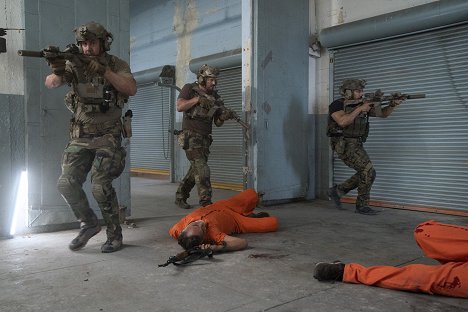 Tyler Grey - SEAL Team - Growing Pains - Kuvat kuvauksista
