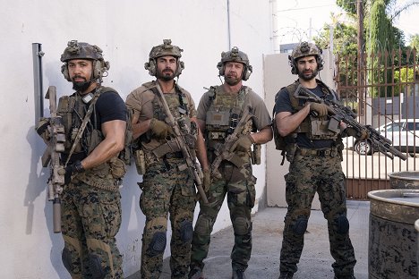 Neil Brown Jr., Justin Melnick, Tyler Grey, Raffi Barsoumian - SEAL Team - Growing Pains - Kuvat kuvauksista