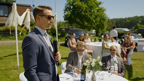 Max Ovaska, Jarkko Niemi, Jarkko Lahti - Exit - Häät - Z filmu