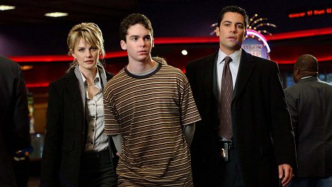 Kathryn Morris, Victor Z. Isaac, Danny Pino - Cold Case - Hitchhiker - De filmagens