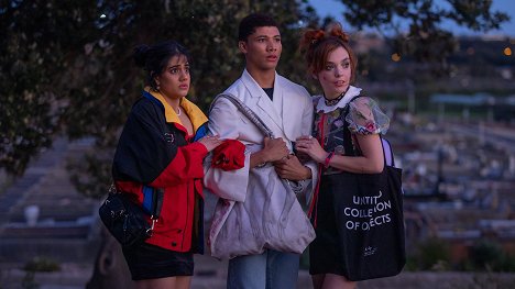 Ayesha Madon, James Majoos, Chloe Hayden - Szívtipró gimi - Season 1 - Filmfotók