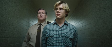 Evan Peters - Monster - Blood on Their Hands - Van film