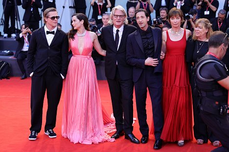 Netflix Film "Blonde" red carpet at the 79th Venice International Film Festival on September 08, 2022 in Venice, Italy - Brad Pitt, Ana de Armas, Andrew Dominik, Adrien Brody, Julianne Nicholson, Dede Gardner - Blondynka - Z imprez