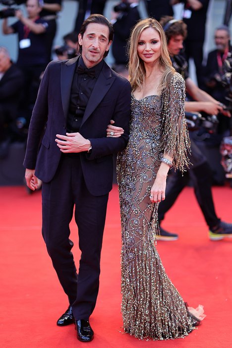 Netflix Film "Blonde" red carpet at the 79th Venice International Film Festival on September 08, 2022 in Venice, Italy - Adrien Brody, Georgina Chapman - Blondýnka - Z akcií