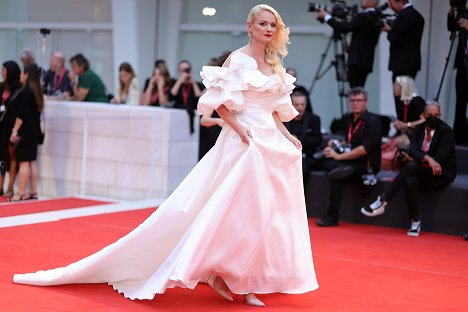Netflix Film "Blonde" red carpet at the 79th Venice International Film Festival on September 08, 2022 in Venice, Italy - Franziska Knuppe - Blondýnka - Z akcí