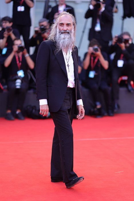 Netflix Film "Blonde" red carpet at the 79th Venice International Film Festival on September 08, 2022 in Venice, Italy - Warren Ellis - Blondýnka - Z akcií