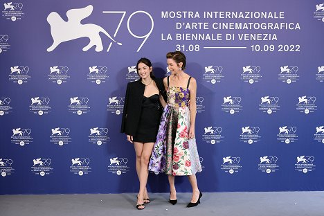 Photocall for the Netflix Film "Blonde" at the 79th Venice International Film Festival on September 08, 2022 in Venice, Italy - Ana de Armas, Julianne Nicholson - Blondynka - Z imprez