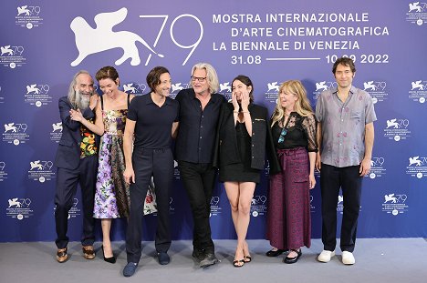 Photocall for the Netflix Film "Blonde" at the 79th Venice International Film Festival on September 08, 2022 in Venice, Italy - Warren Ellis, Julianne Nicholson, Adrien Brody, Andrew Dominik, Ana de Armas, Dede Gardner, Jeremy Kleiner - Blonde - Événements