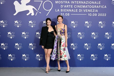 Photocall for the Netflix Film "Blonde" at the 79th Venice International Film Festival on September 08, 2022 in Venice, Italy - Ana de Armas, Julianne Nicholson - Blondýnka - Z akcií