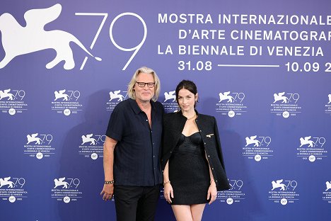 Photocall for the Netflix Film "Blonde" at the 79th Venice International Film Festival on September 08, 2022 in Venice, Italy - Andrew Dominik, Ana de Armas - Blondýnka - Z akcí